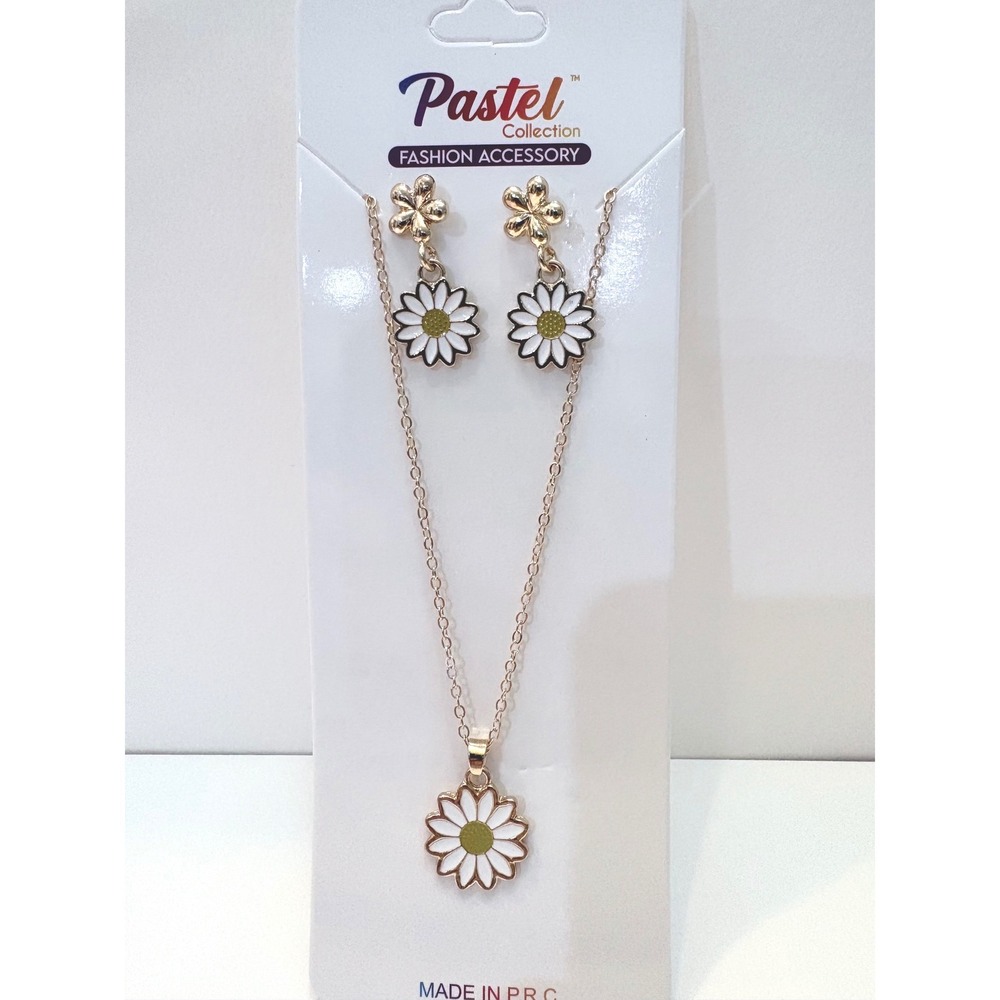 Pastel Collection Daisy Jewelry Set Enamel Necklace and Earrings Gold Tone